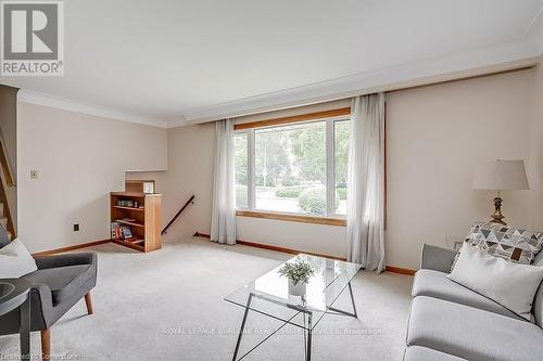 368 East Side Crescent, Burlington, ON - Indoor Photo Showing Living Room