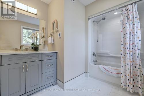 48 Palomino Drive, Hamilton, ON - Indoor Photo Showing Bathroom