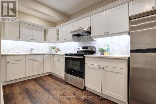 48 Palomino Drive, Hamilton, ON - Indoor Photo Showing Kitchen