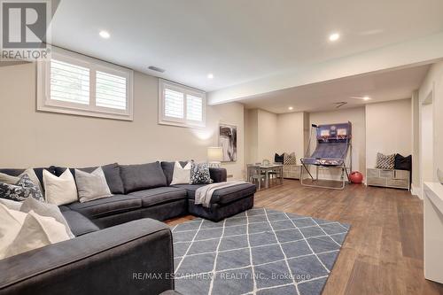 48 Palomino Drive, Hamilton, ON - Indoor Photo Showing Living Room