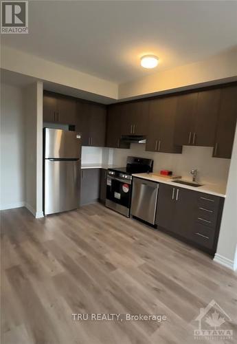 419 - 397 Codd'S Road, Ottawa, ON - Indoor Photo Showing Kitchen With Stainless Steel Kitchen