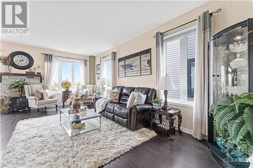 559 Radiant Private, Kanata, ON - Indoor Photo Showing Living Room