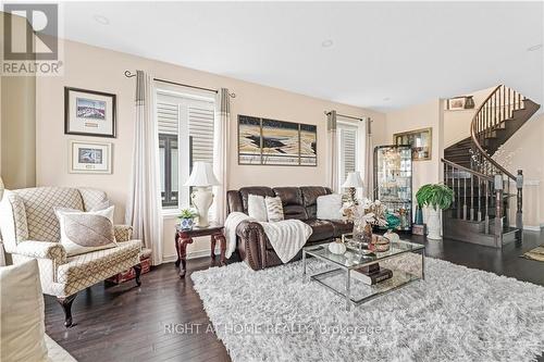 559 Radiant Private, Kanata, ON - Indoor Photo Showing Living Room