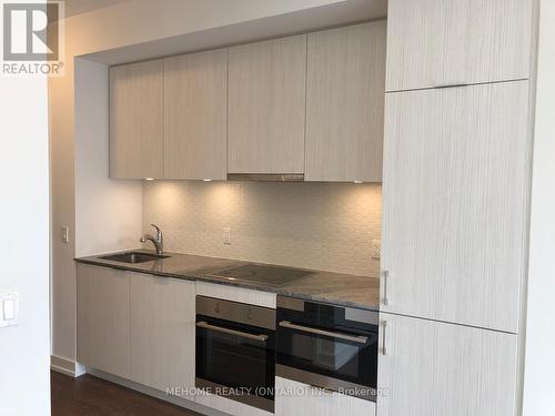 302 - 158 Front Street E, Toronto, ON - Indoor Photo Showing Kitchen