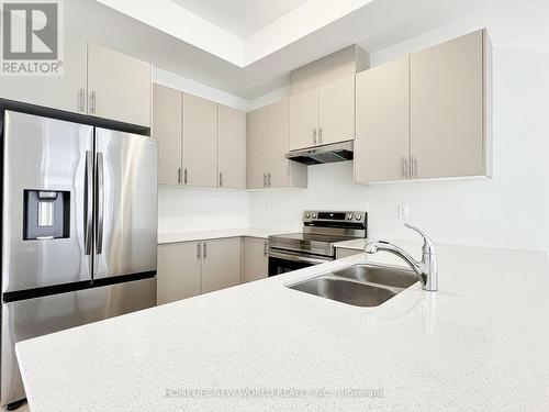 26 Millman Lane, Richmond Hill, ON - Indoor Photo Showing Kitchen With Double Sink