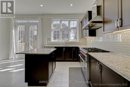 67 Menotti Drive, Richmond Hill, ON - Indoor Photo Showing Kitchen With Upgraded Kitchen