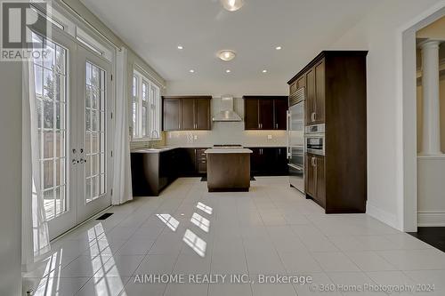 67 Menotti Drive, Richmond Hill, ON - Indoor Photo Showing Kitchen