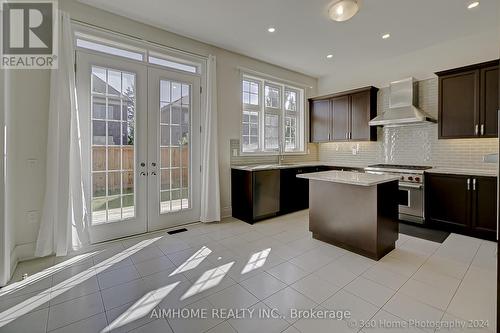 67 Menotti Drive, Richmond Hill, ON - Indoor Photo Showing Kitchen With Upgraded Kitchen