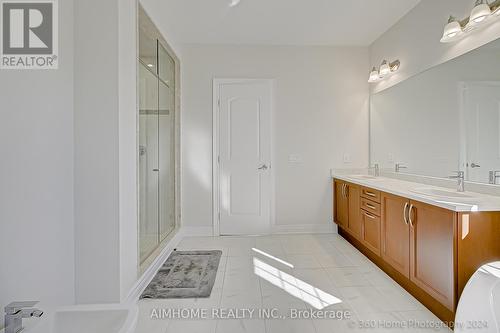 67 Menotti Drive, Richmond Hill, ON - Indoor Photo Showing Bathroom