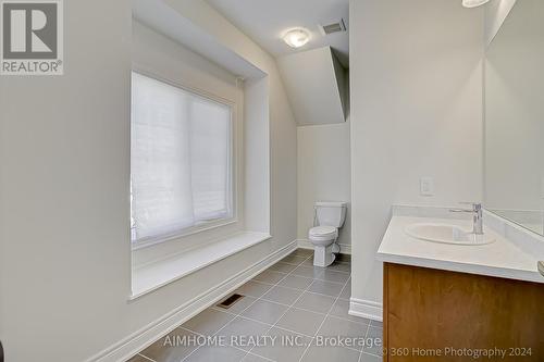 67 Menotti Drive, Richmond Hill, ON - Indoor Photo Showing Bathroom