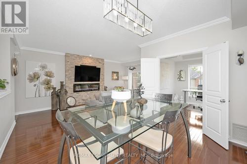 209 - 5070 Fairview Street, Burlington, ON - Indoor Photo Showing Dining Room