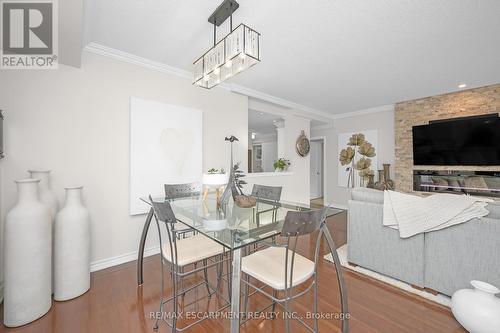 209 - 5070 Fairview Street, Burlington, ON - Indoor Photo Showing Dining Room