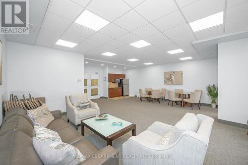 209 - 5070 Fairview Street, Burlington, ON - Indoor