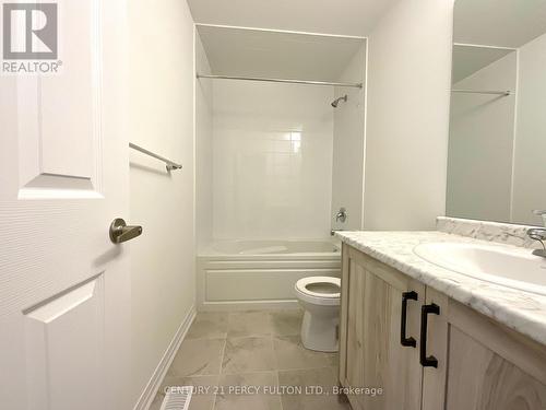 242 Port Crescent, Welland, ON - Indoor Photo Showing Bathroom