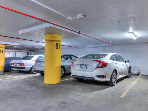 Garage - 1812-4850 Ch. De La Côte-Des-Neiges, Montréal (Côte-Des-Neiges/Notre-Dame-De-Grâce), QC - Indoor Photo Showing Garage