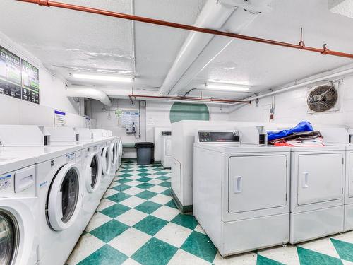 Salle de lavage - 1812-4850 Ch. De La Côte-Des-Neiges, Montréal (Côte-Des-Neiges/Notre-Dame-De-Grâce), QC - Indoor Photo Showing Laundry Room