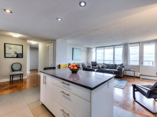 Kitchen - 1812-4850 Ch. De La Côte-Des-Neiges, Montréal (Côte-Des-Neiges/Notre-Dame-De-Grâce), QC - Indoor Photo Showing Living Room