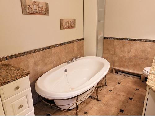 227 Skyline Avenue, Thunder Bay, ON - Indoor Photo Showing Bathroom