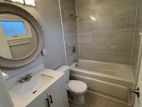 326 University Drive, Thunder Bay, ON - Indoor Photo Showing Bathroom