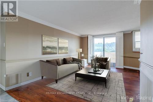 702 - 21 East Avenue S, Hamilton, ON - Indoor Photo Showing Living Room