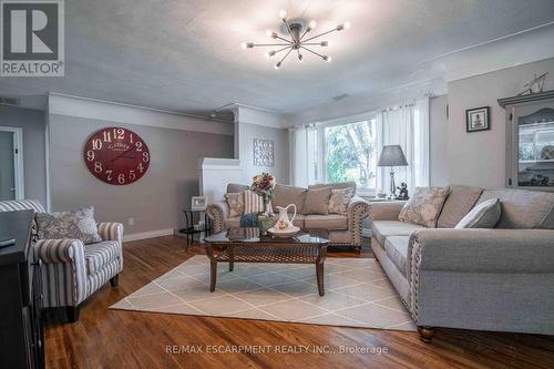 329 Margaret Avenue, Hamilton, ON - Indoor Photo Showing Living Room