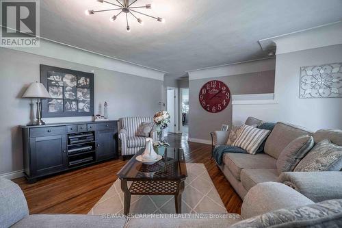 329 Margaret Avenue, Hamilton, ON - Indoor Photo Showing Living Room