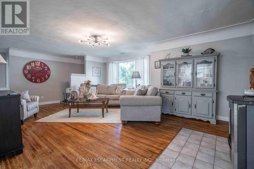 329 Margaret Avenue, Hamilton, ON - Indoor Photo Showing Living Room