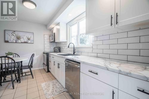 329 Margaret Avenue, Hamilton, ON - Indoor Photo Showing Kitchen With Upgraded Kitchen