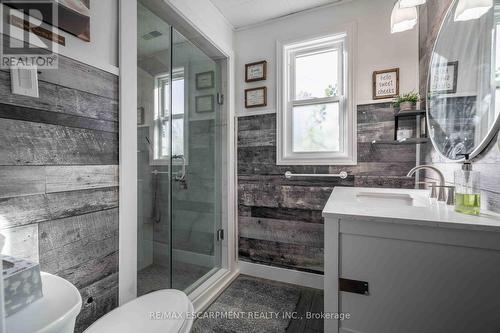 329 Margaret Avenue, Hamilton, ON - Indoor Photo Showing Bathroom