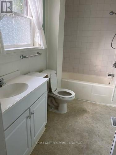 2345 Snyder Road E, Kitchener, ON - Indoor Photo Showing Bathroom