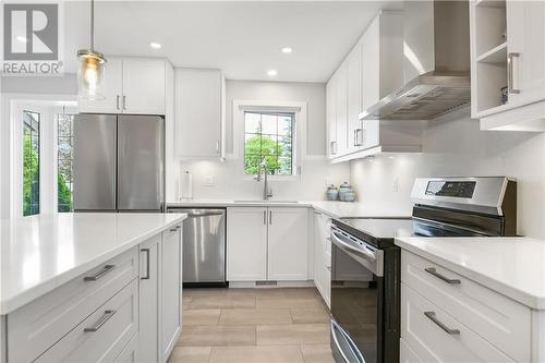 All new appliances - 8 Spyglass Ridge, Stittsville, ON - Indoor Photo Showing Kitchen With Upgraded Kitchen