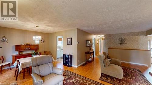 63 Greyview Drive, Markdale, ON - Indoor Photo Showing Living Room