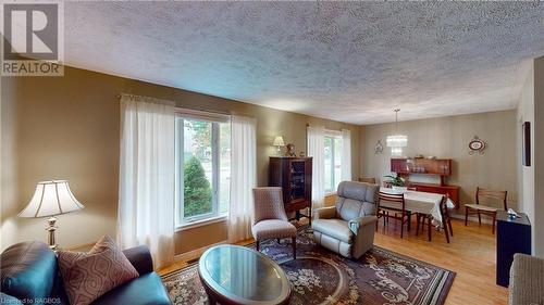 63 Greyview Drive, Markdale, ON - Indoor Photo Showing Living Room