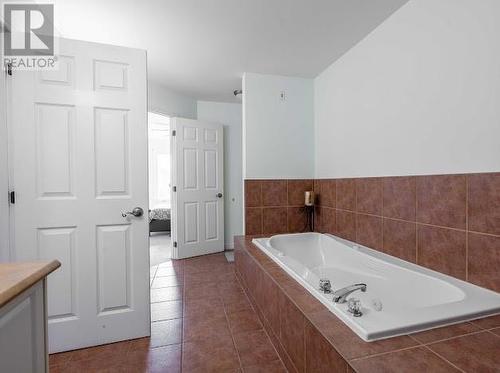 Huge ensuite bathroom. - 93 Mckenzie Street, Cornwall, ON - Indoor Photo Showing Bathroom