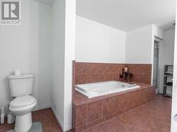 4 piece ensuite bathroom. - 