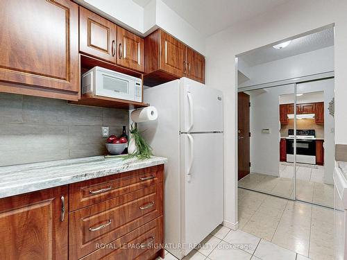 207-29 Pemberton Ave, Toronto, ON - Indoor Photo Showing Kitchen