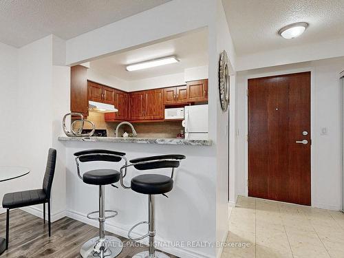 207-29 Pemberton Ave, Toronto, ON - Indoor Photo Showing Kitchen