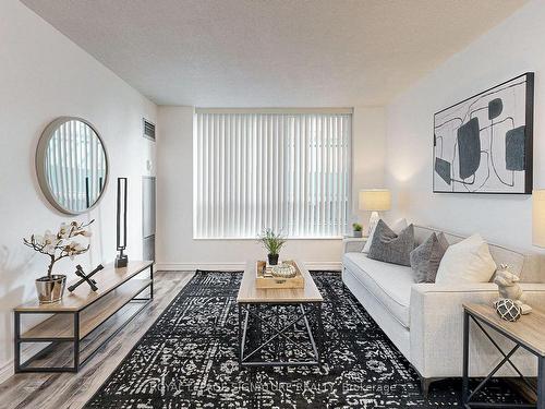 207-29 Pemberton Ave, Toronto, ON - Indoor Photo Showing Living Room