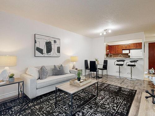 207-29 Pemberton Ave, Toronto, ON - Indoor Photo Showing Living Room