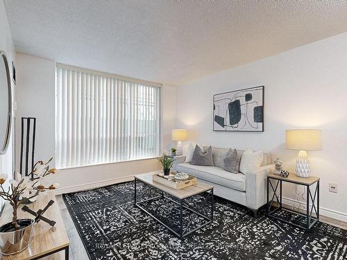 207-29 Pemberton Ave, Toronto, ON - Indoor Photo Showing Living Room