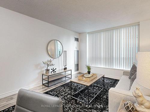 207-29 Pemberton Ave, Toronto, ON - Indoor Photo Showing Living Room