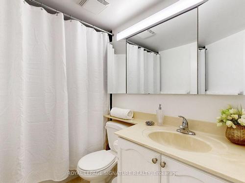 207-29 Pemberton Ave, Toronto, ON - Indoor Photo Showing Bathroom