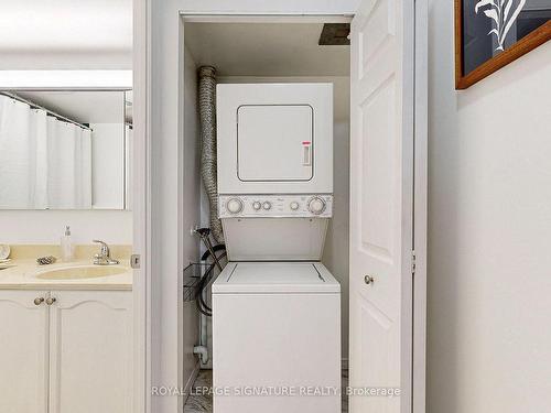 207-29 Pemberton Ave, Toronto, ON - Indoor Photo Showing Laundry Room