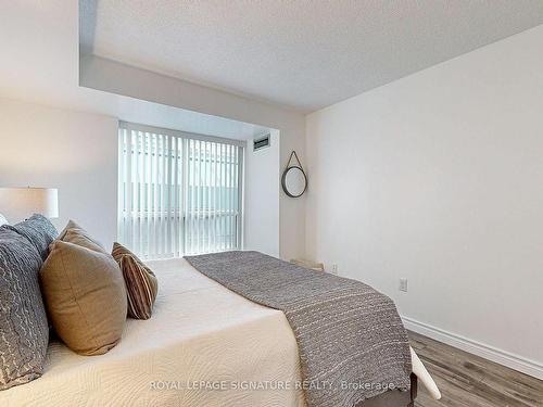 207-29 Pemberton Ave, Toronto, ON - Indoor Photo Showing Bedroom