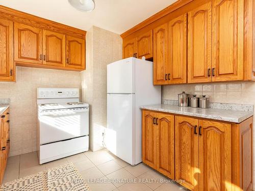 40 Hart Ave, Toronto, ON - Indoor Photo Showing Kitchen