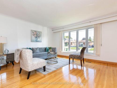 40 Hart Ave, Toronto, ON - Indoor Photo Showing Living Room