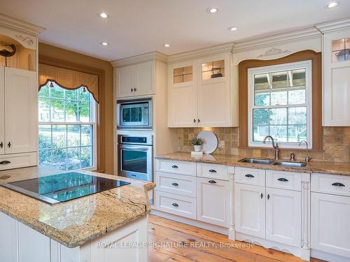 8268 Canyon Rd, Milton, ON - Indoor Photo Showing Kitchen With Double Sink