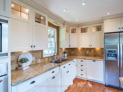 8268 Canyon Rd, Milton, ON - Indoor Photo Showing Kitchen With Double Sink