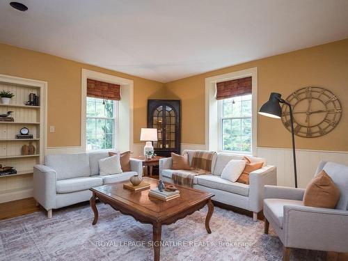 8268 Canyon Rd, Milton, ON - Indoor Photo Showing Living Room