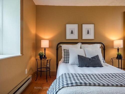 8268 Canyon Rd, Milton, ON - Indoor Photo Showing Bedroom